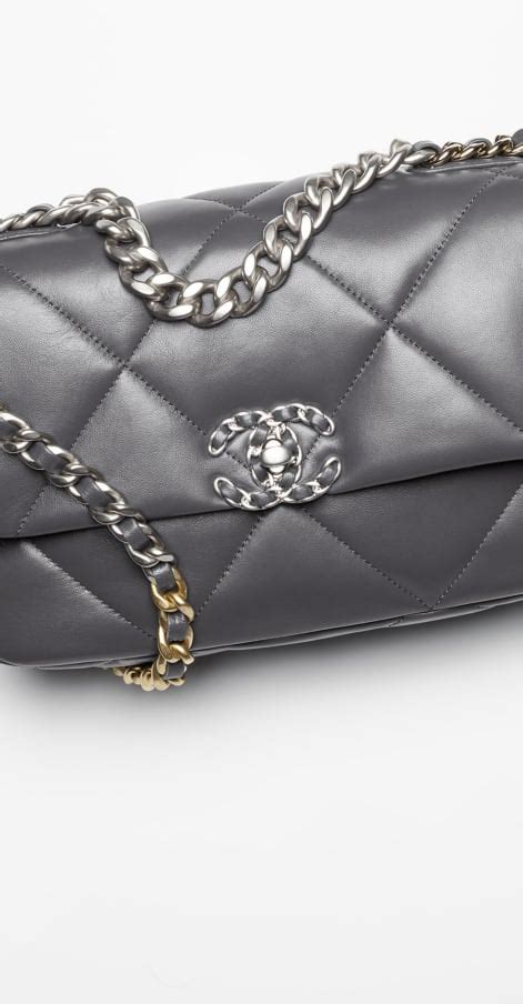 chanel nº19|Chanel 19 handbags.